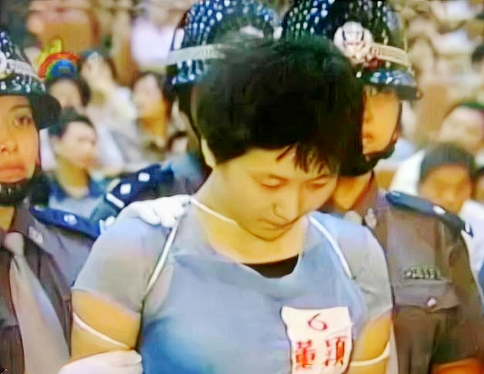 当时年仅21岁的董颖是青岛人,一名社区工作者.