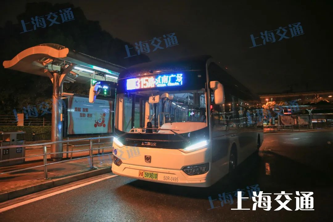 911路公交車對老上海人來說肯定不陌生.