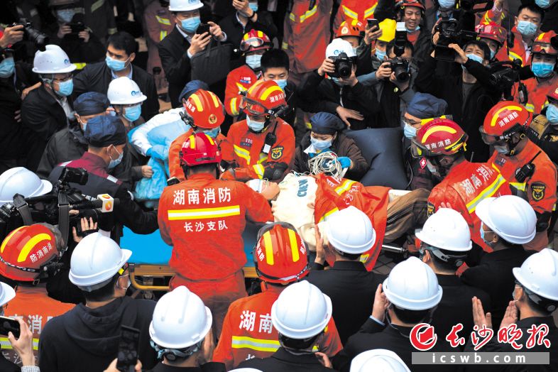 营救 争分夺秒—长沙居民自建房倒塌事故核心现场救援直击
