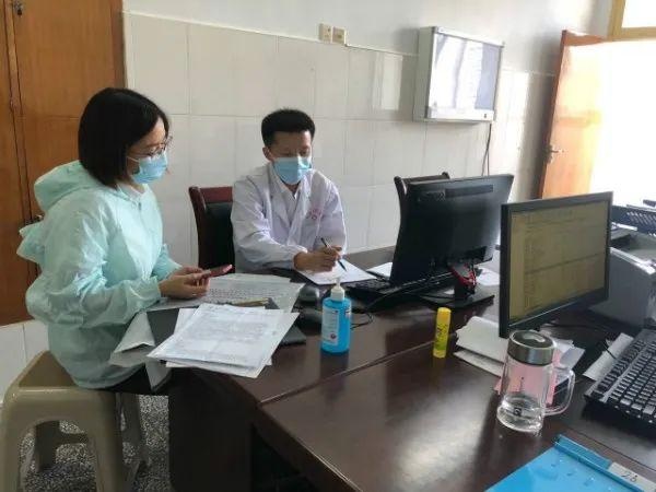 湖北省中医院肿瘤科主任罗保平定期来松滋市中医院指导业务