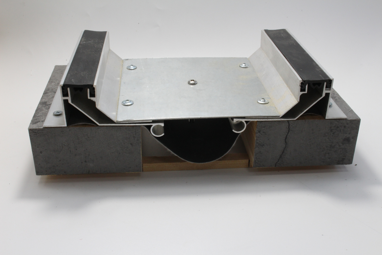 楼地面变形缝槽口施工方法