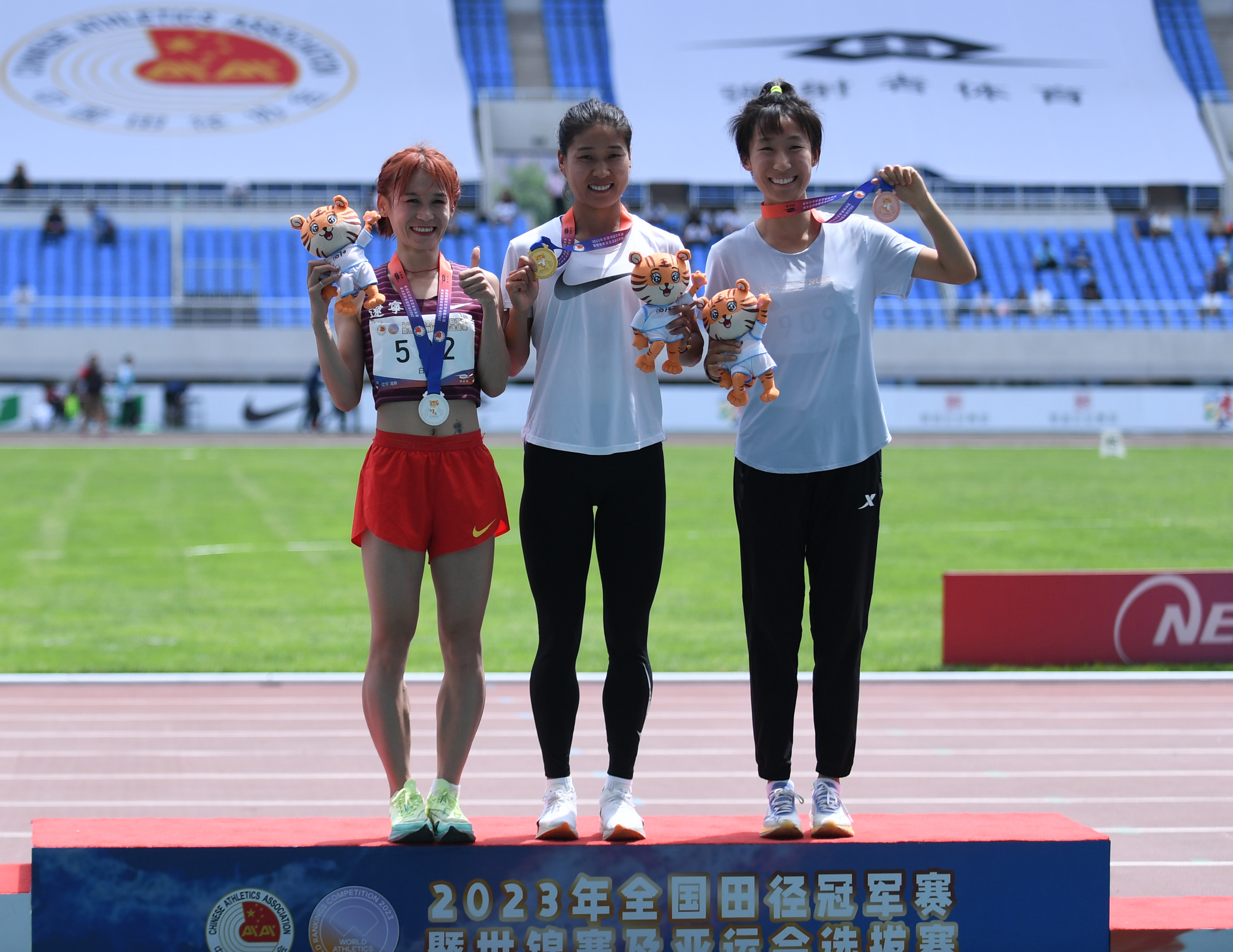 田径——全国冠军赛:张新艳女子3000米障碍夺冠