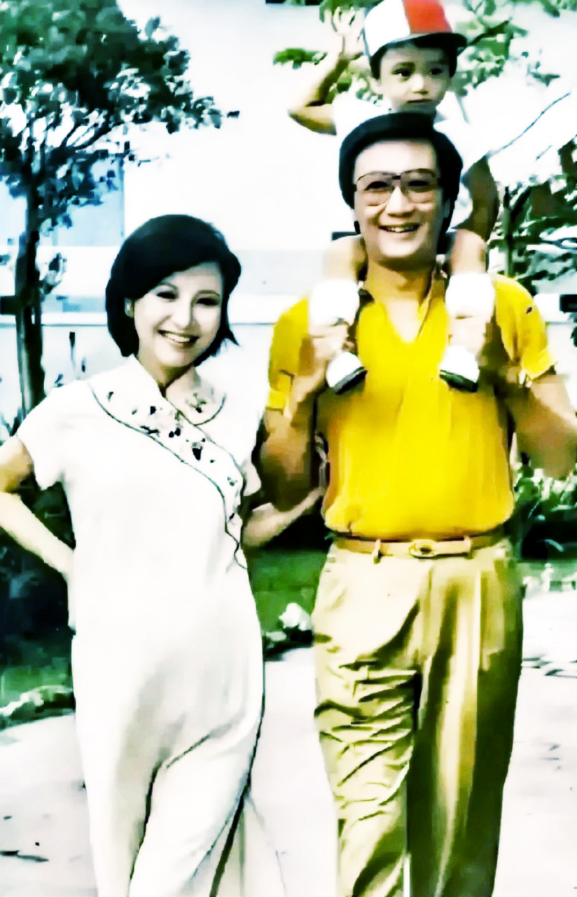 四哥和夫人狄波拉带孩子去玩 那时候夫妻俩肯定没想到孩子长大后比