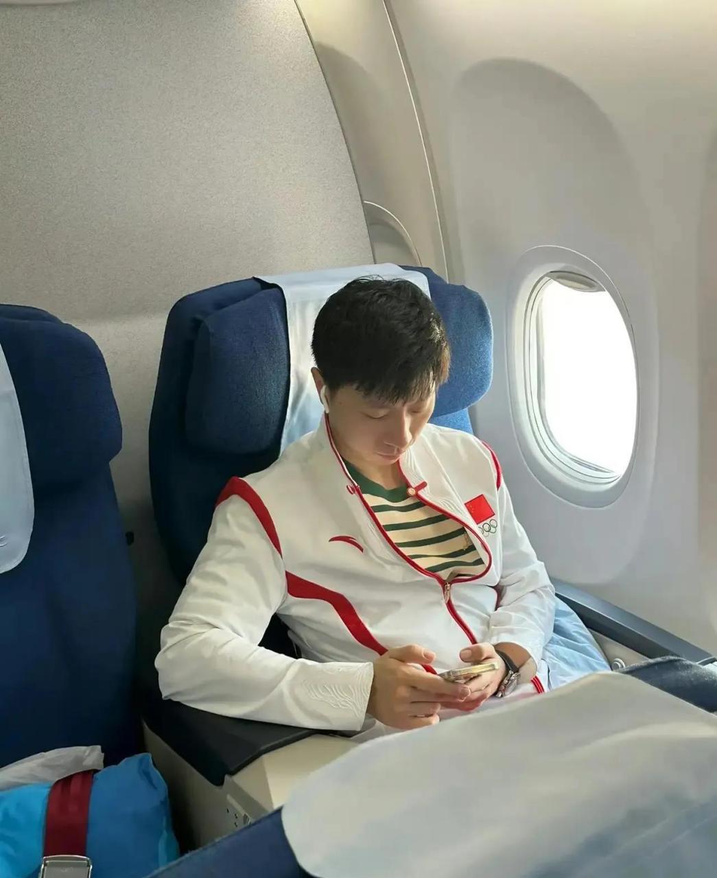 大满贯得主马龙,男主教练王皓坐商务舱, 队员王楚钦和孙颖莎坐经济