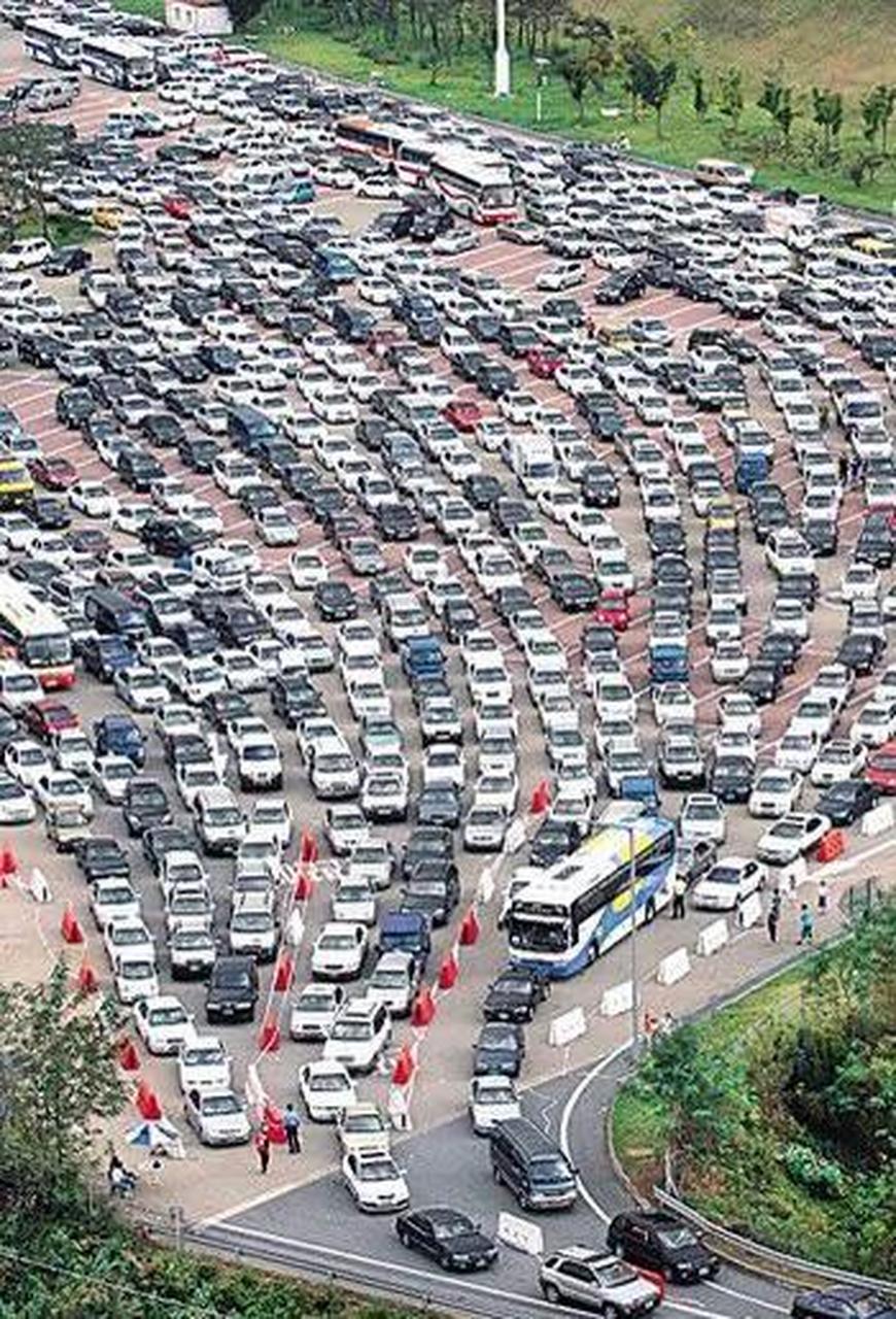 盘点五一各种堵:堵车,堵景点,堵地铁口,堵骆驼,堵漂流,你堵在哪儿了?