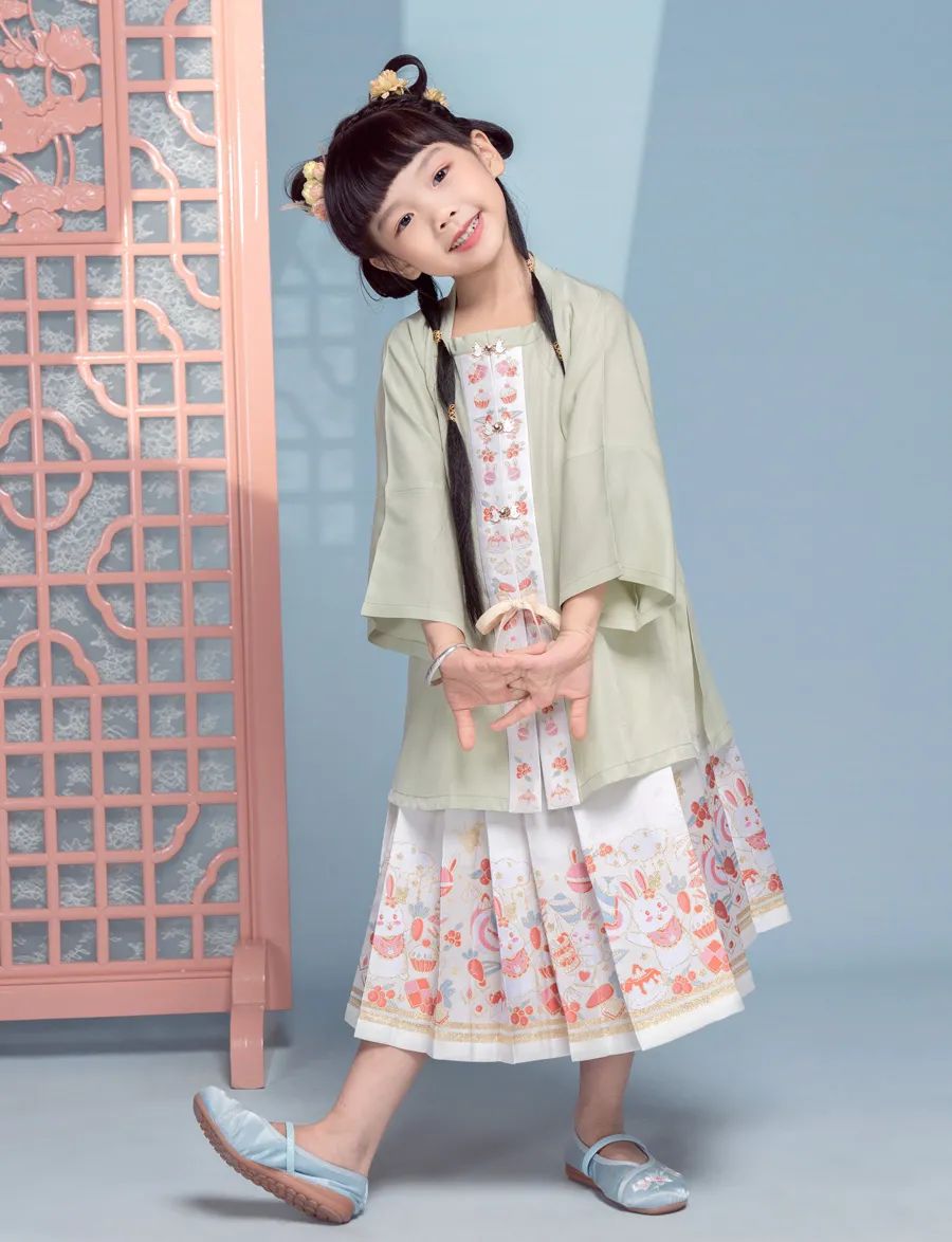 明制国风汉服,重现"寸锦寸金"南京云锦,绚丽华美