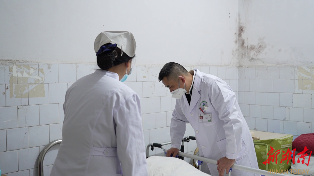 「身边的榜样」付彬:心中有爱的"男丁格尔" 35年坚守精神护理事业