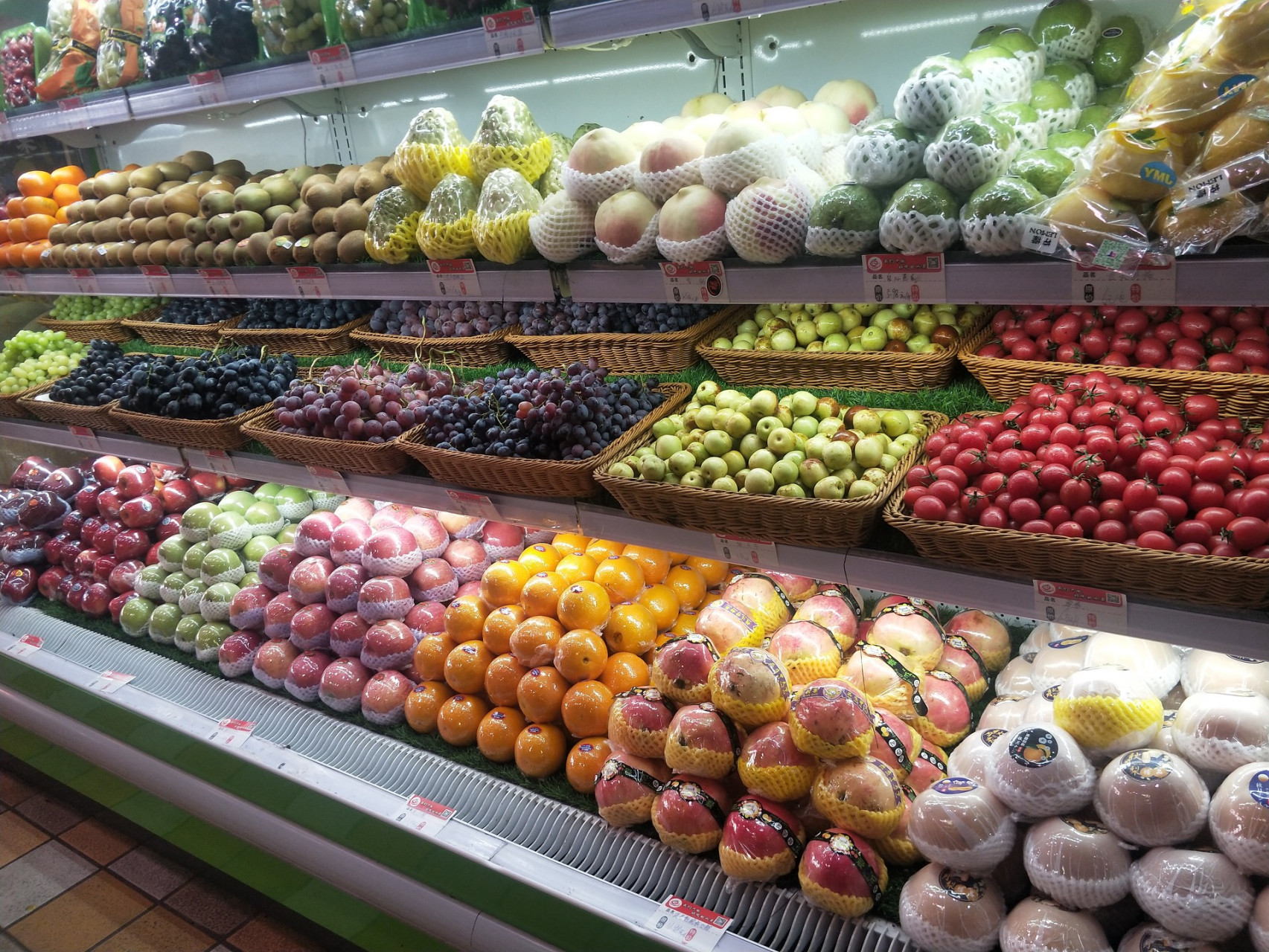 不说高端产品,生鲜总体是一个低毛利,高损耗,强竞争和低客单的品类