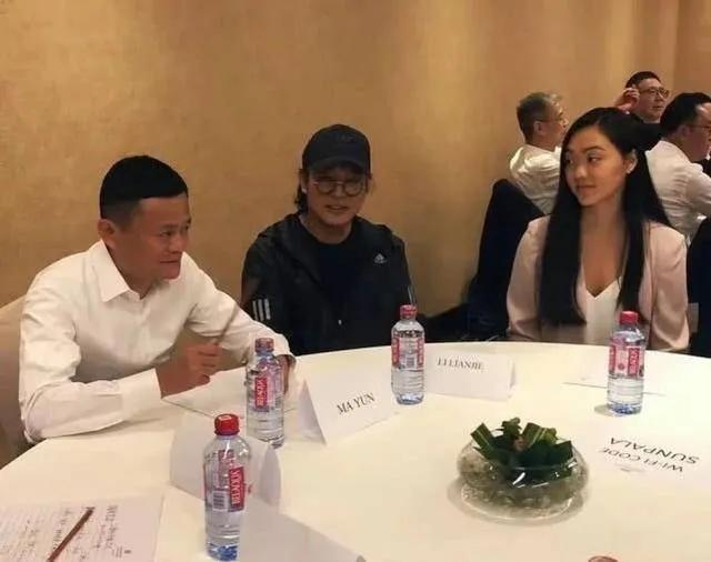 李连杰大女儿罕见曝光,曾与马云儿子传绯闻