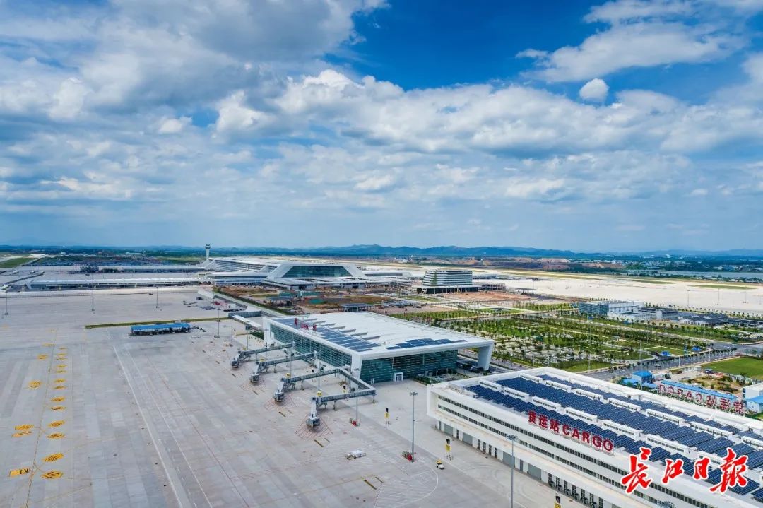 刚刚!首架货机,航班抵达,花湖机场建成投运