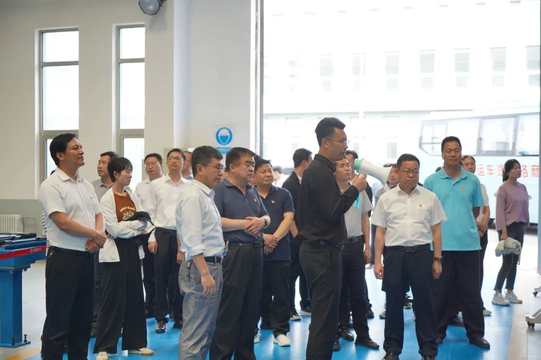 抱龙峪试验区观摩指导液氧煤油发动机试验,与参试人员共同分享了试车