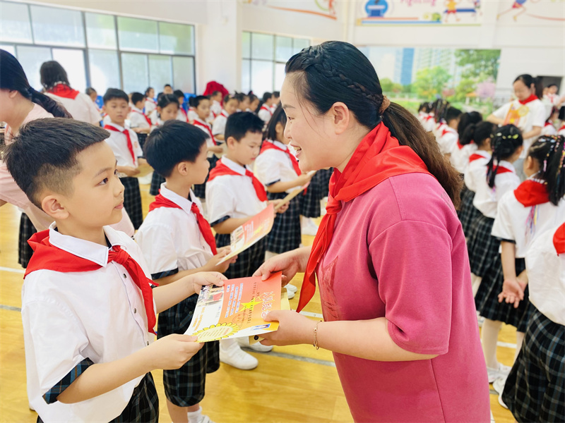 钱塘文博小学举办"学习二十大 争做好队员""六一"文艺汇演暨表彰会