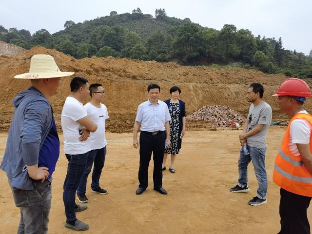 市应急管理局党委书记熊爱国实地察看宜春市应急救援保障中心项目建设