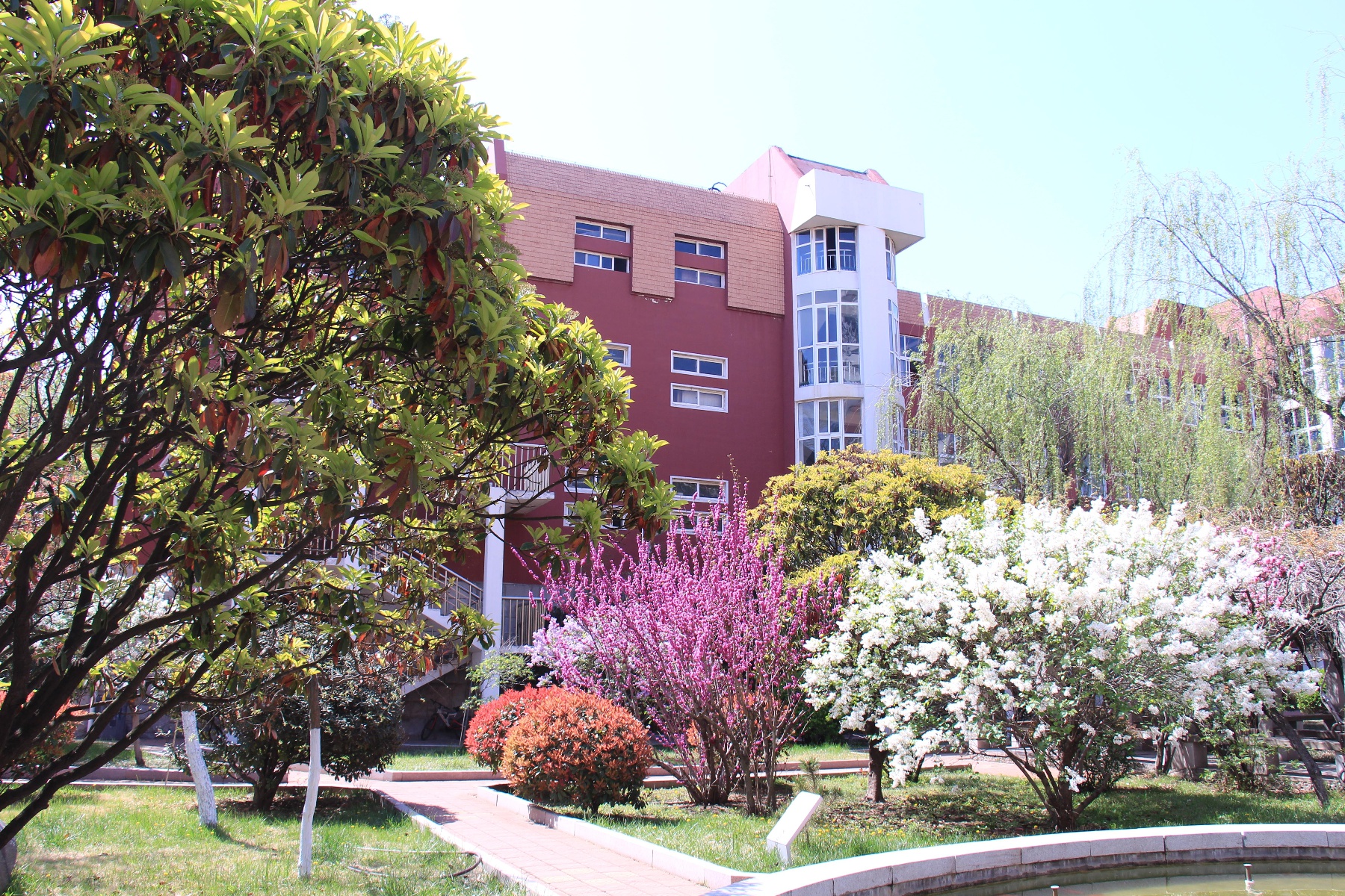 精致,开放两翼齐飞 青岛华夏学校构建现代职业教育模式的探索与实践