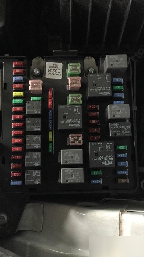 风神ax7保险丝盒图解,风神ax7保险丝盒说明书