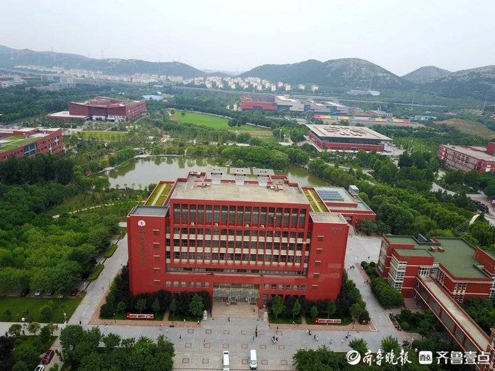 航拍山东交通学院长清校区,长清湖畔好风光