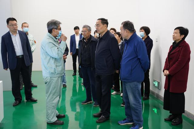 陕西省原副省长潘连生一行到庄里试验区调研