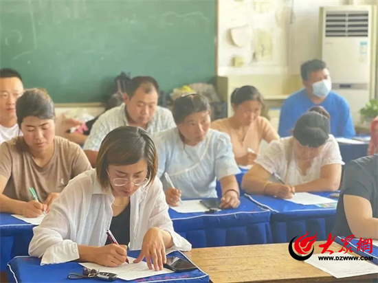 潍坊市坊子区坊安街道南流小学召开家长课程暨期末家长会