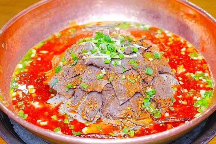 来马帮铜瓢牛肉火锅,任性消费吃多少就送多少!