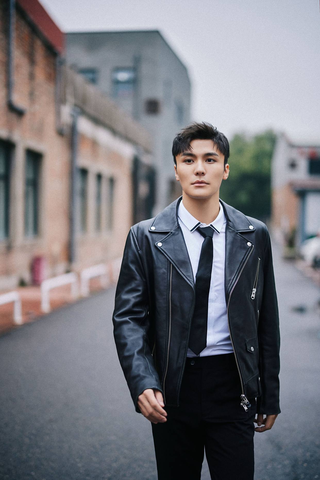 陈昊最新写真释出 网友:行走的荷尔蒙!