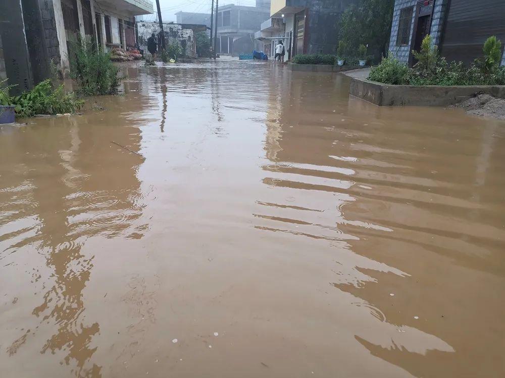 毕节市部分乡镇突降暴雨