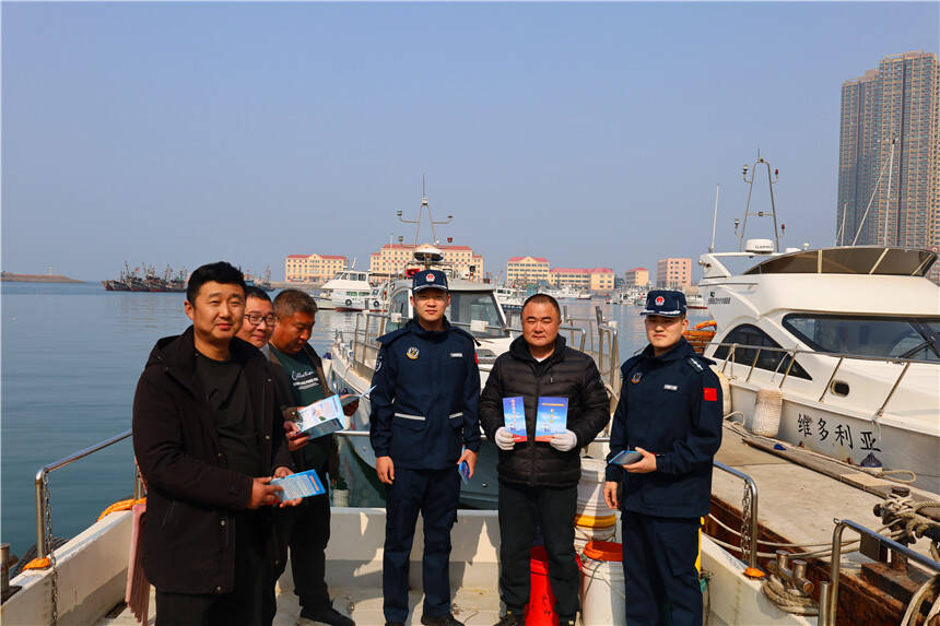 青岛海警局吹响伏季休渔管控冲锋号
