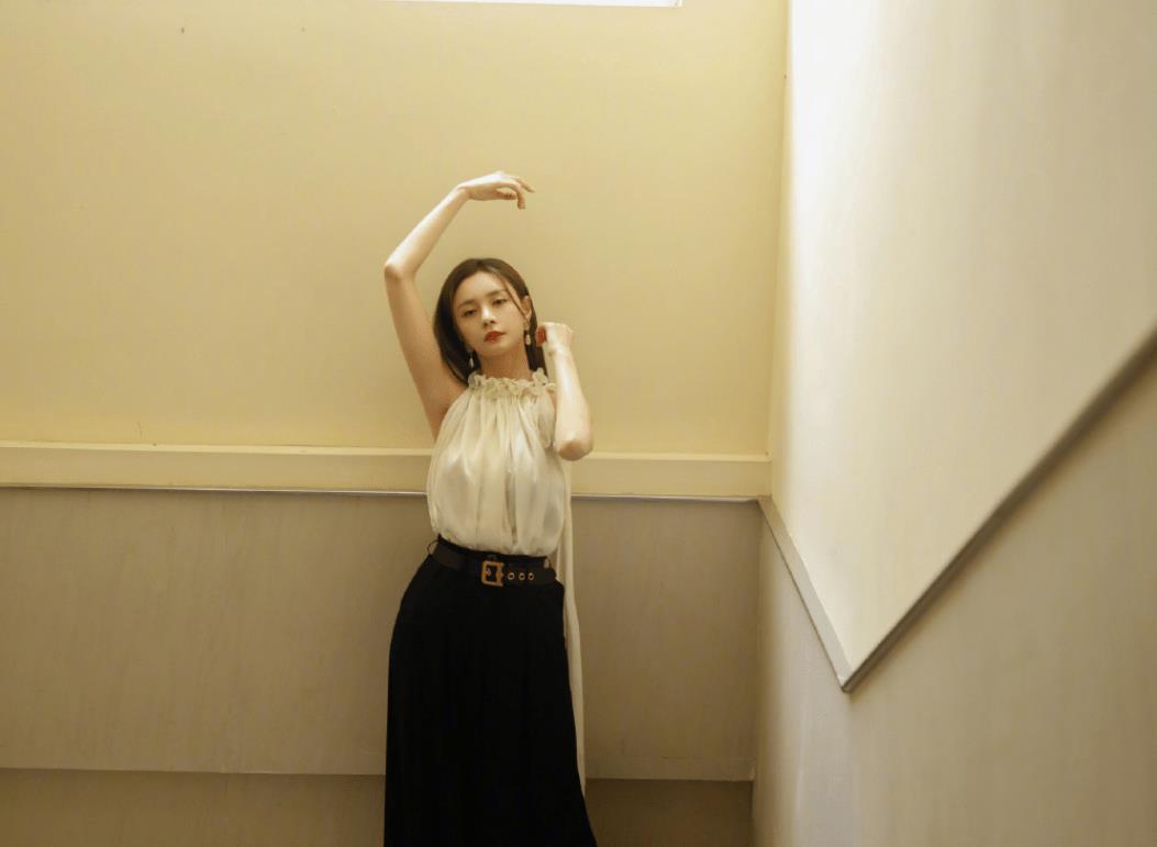 沈梦辰刘维早期写真曝光,时尚出镜酷似情侣,拍照动作被嘲太俗气