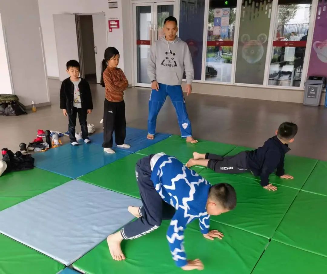 打怪的人生從黑熊飼養員到巴西柔術教練