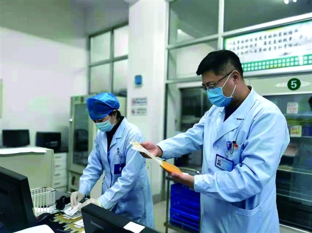 奋战"疫"线彰显政协委员担当作为