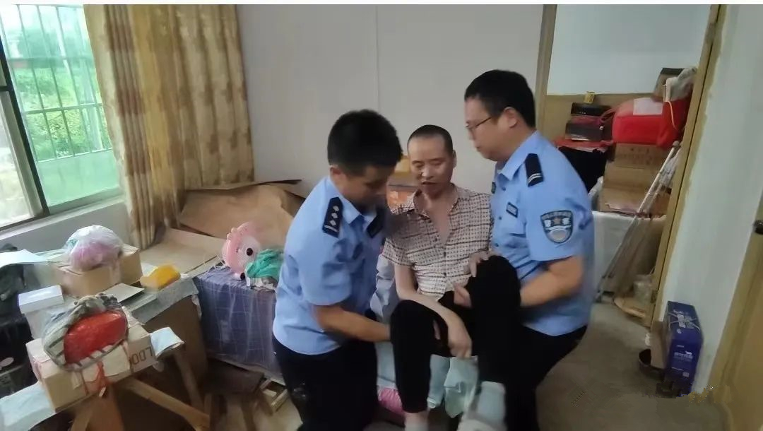 三穗:民警上門照顧起居 情暖漸凍症患者