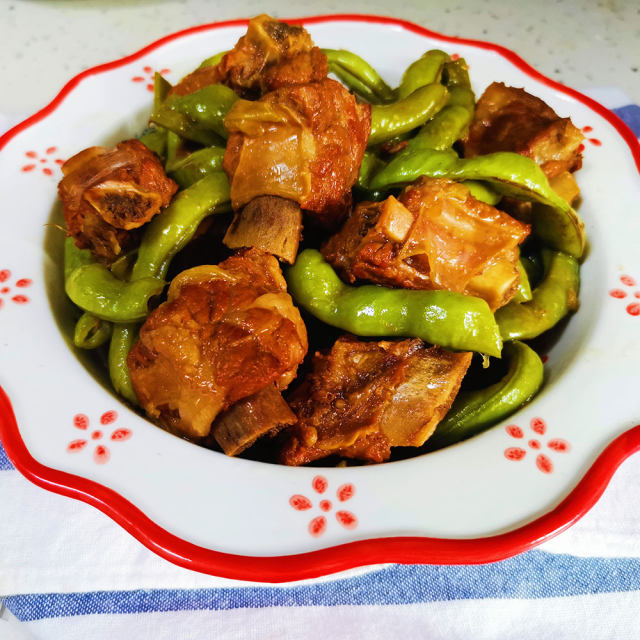 排骨燉豆角,配米飯吃既解饞又下飯