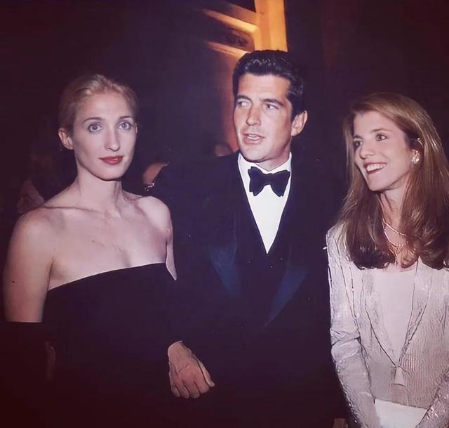 小肯尼迪夫人卡罗琳:衣品好 脾气暴 吸大麻 超强控制欲 离世时仅33岁