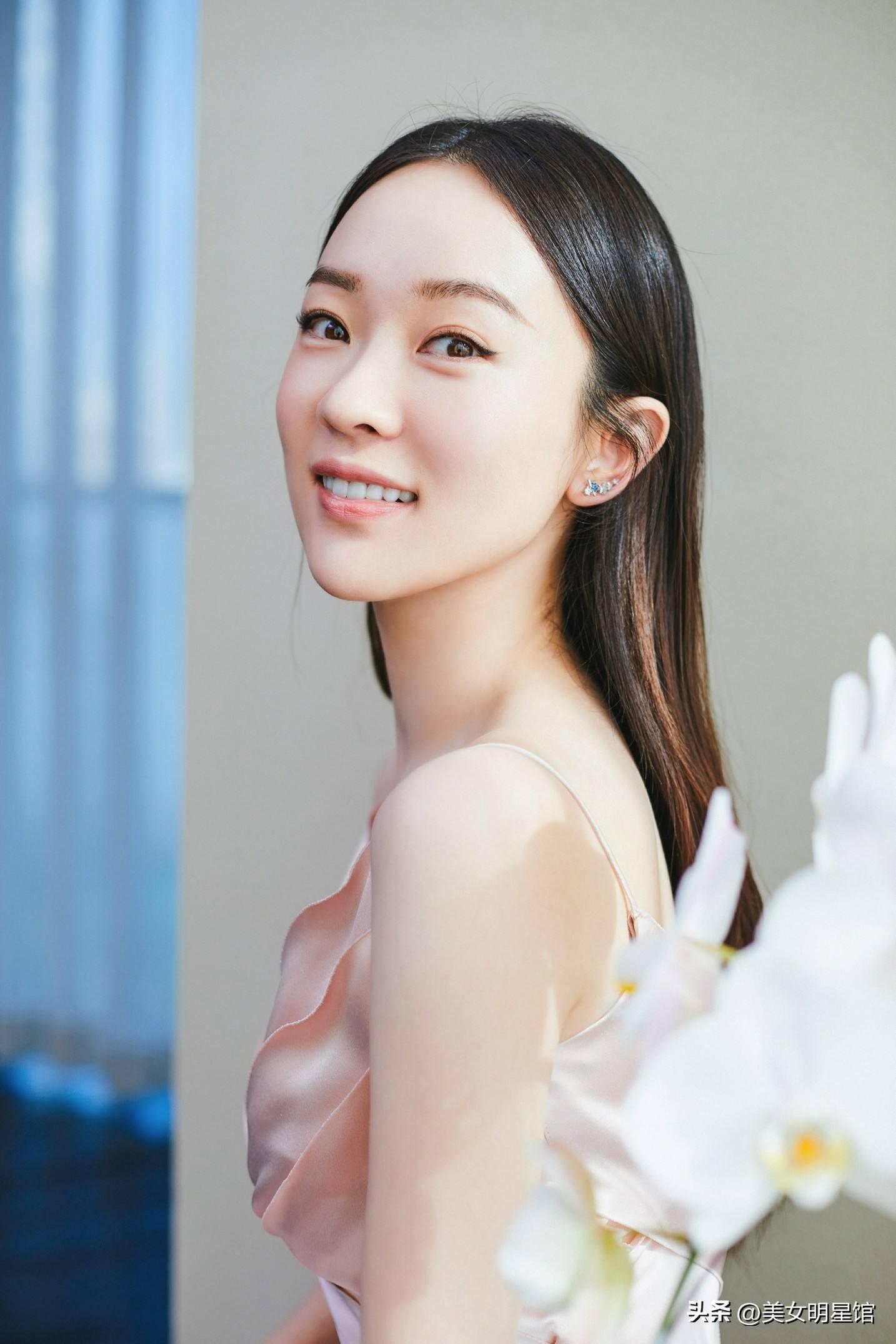 性感得无可救药啊!43岁霍思燕,胸怀大志魅力十足啊!