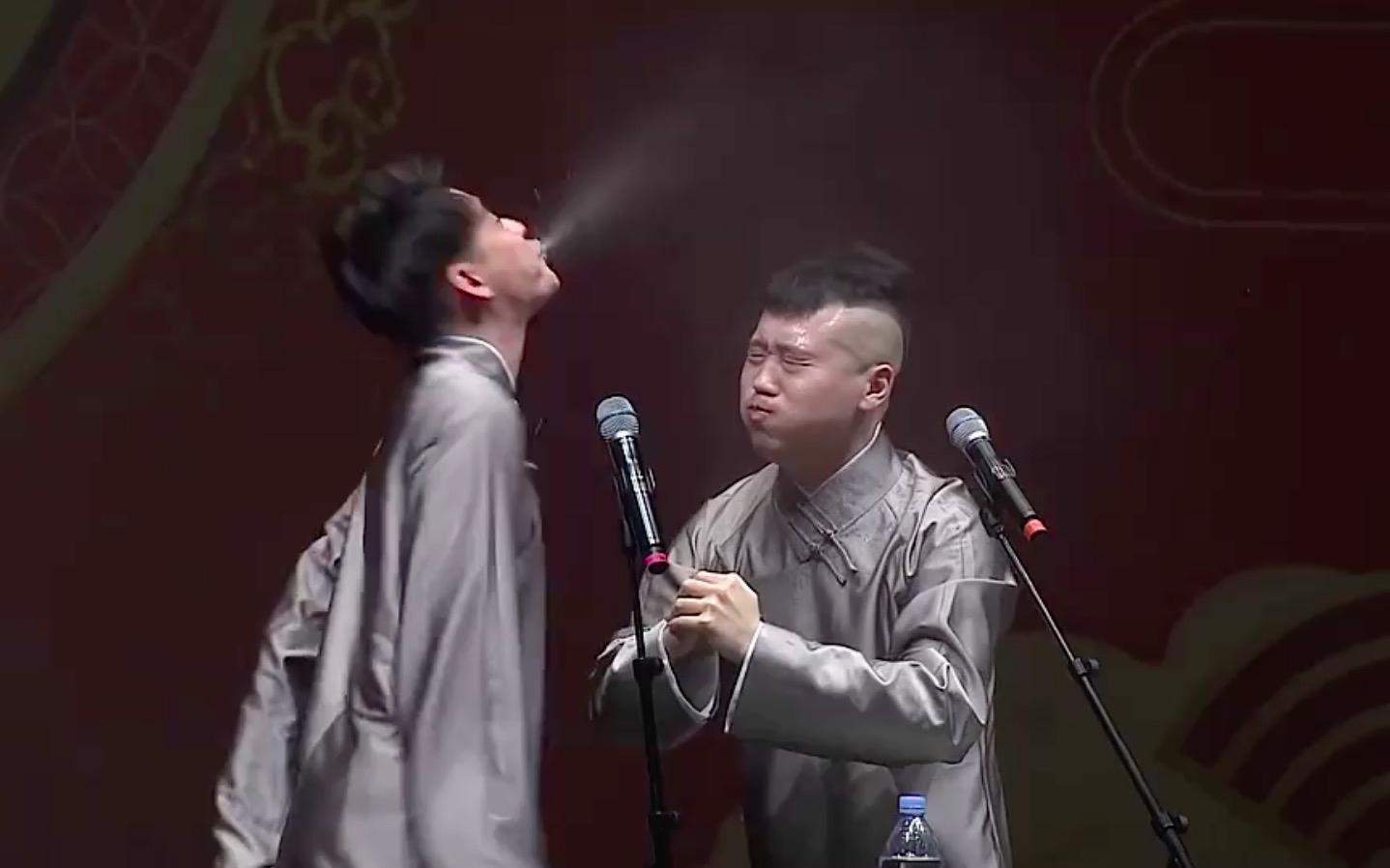 德云社《口吐莲花》逗哏打的到底疼不疼