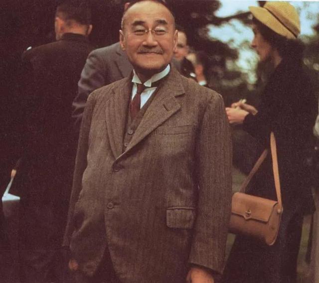 日本"跪美"首相吉田茂:日本人的膝盖可以跪下,但肚子不能饿着