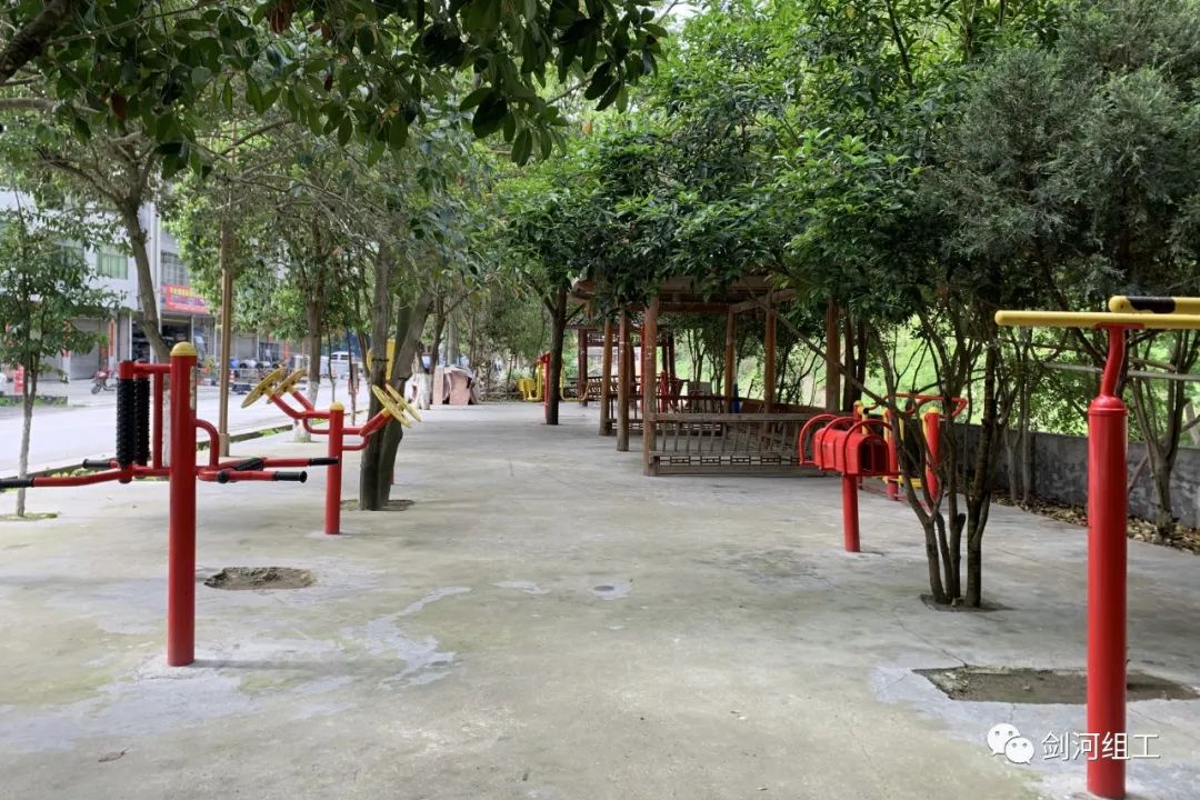 剑河县岑松镇:念好"三字诀" 推动镇容村貌换新颜