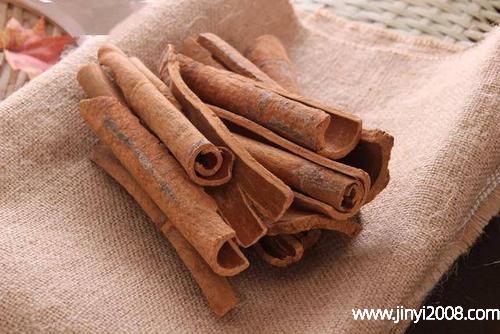 桂皮要买皮厚的还是薄的好(桂皮有点发霉还能用吗)