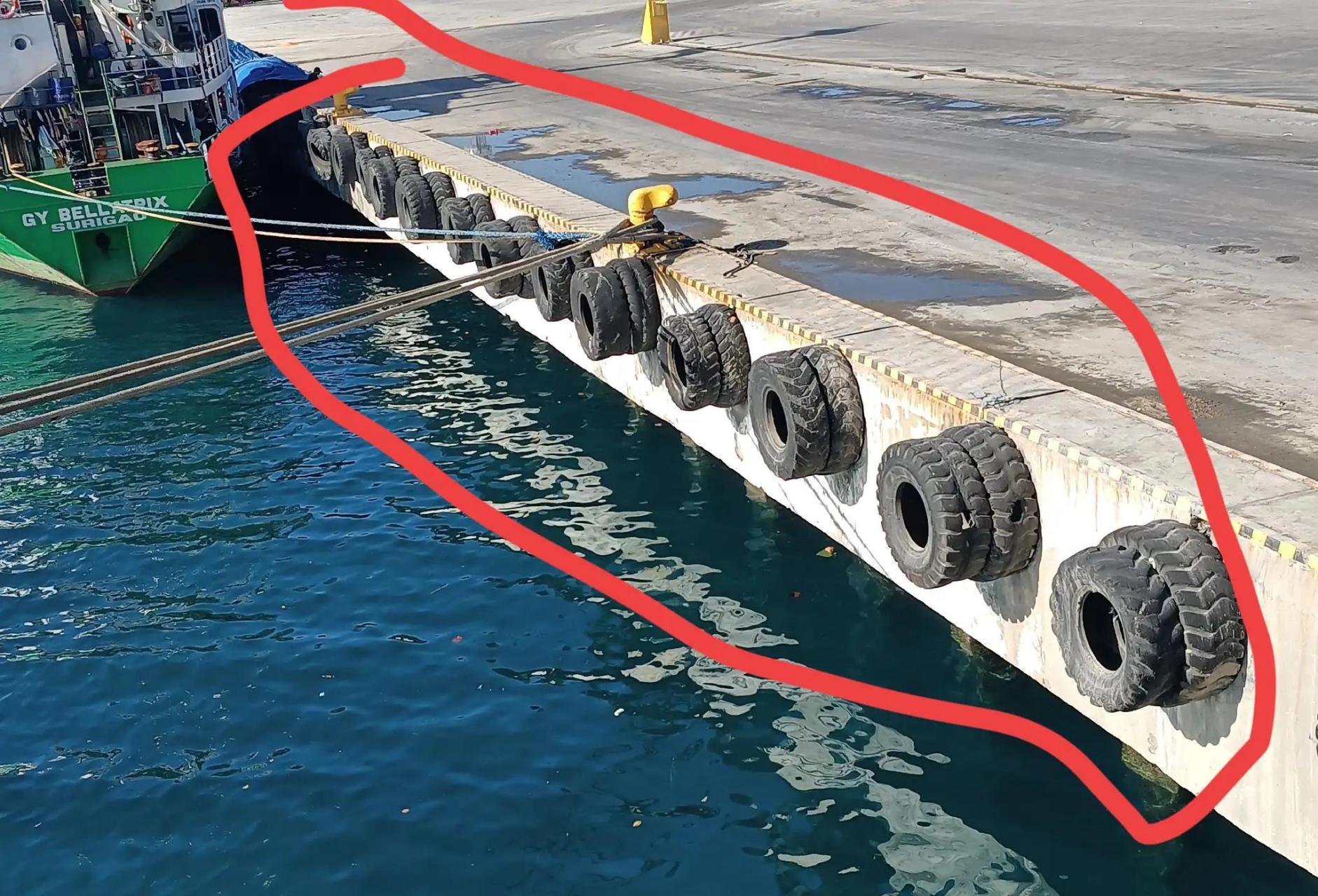 今天我们船停靠在菲律宾的一个小港口,无意中观察到这个码头跟别的