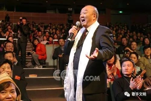 《再见了大别山》经典范唱:歌唱家一吴雁泽