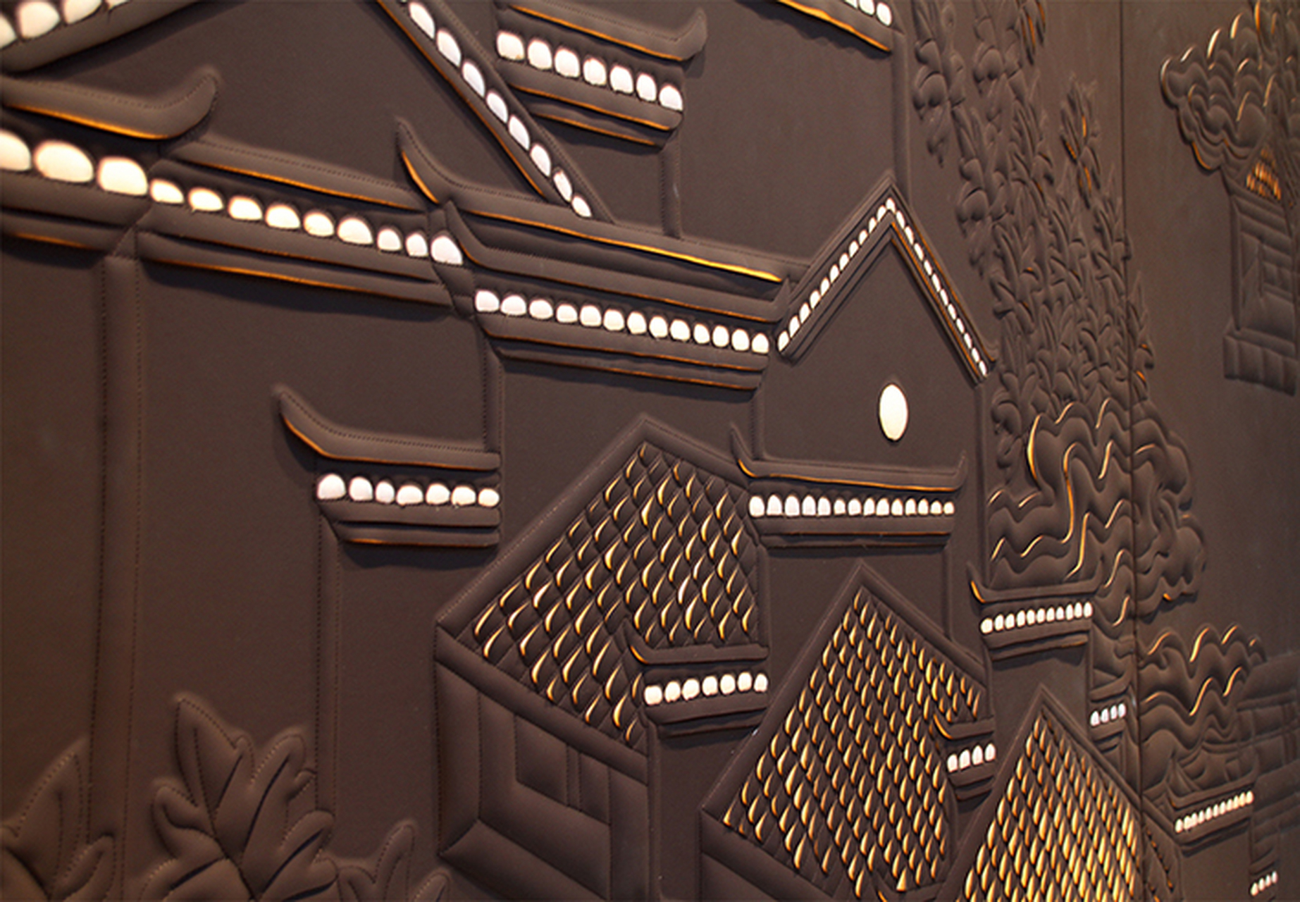 灯光皮雕作为是一种新的艺术表现形式,是把浮雕艺术,灯光艺术与高科技