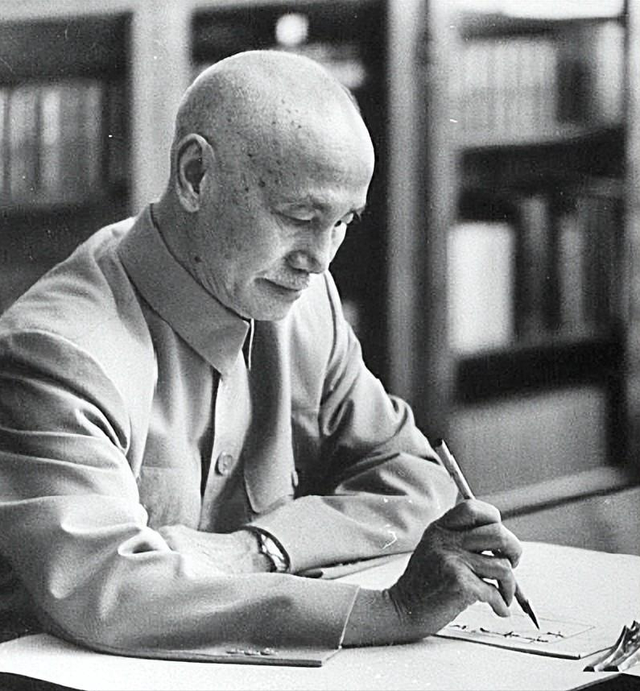 傅斯年:对骂老师胡氏,拉"孔宋"下水,人送外号"傅大炮"