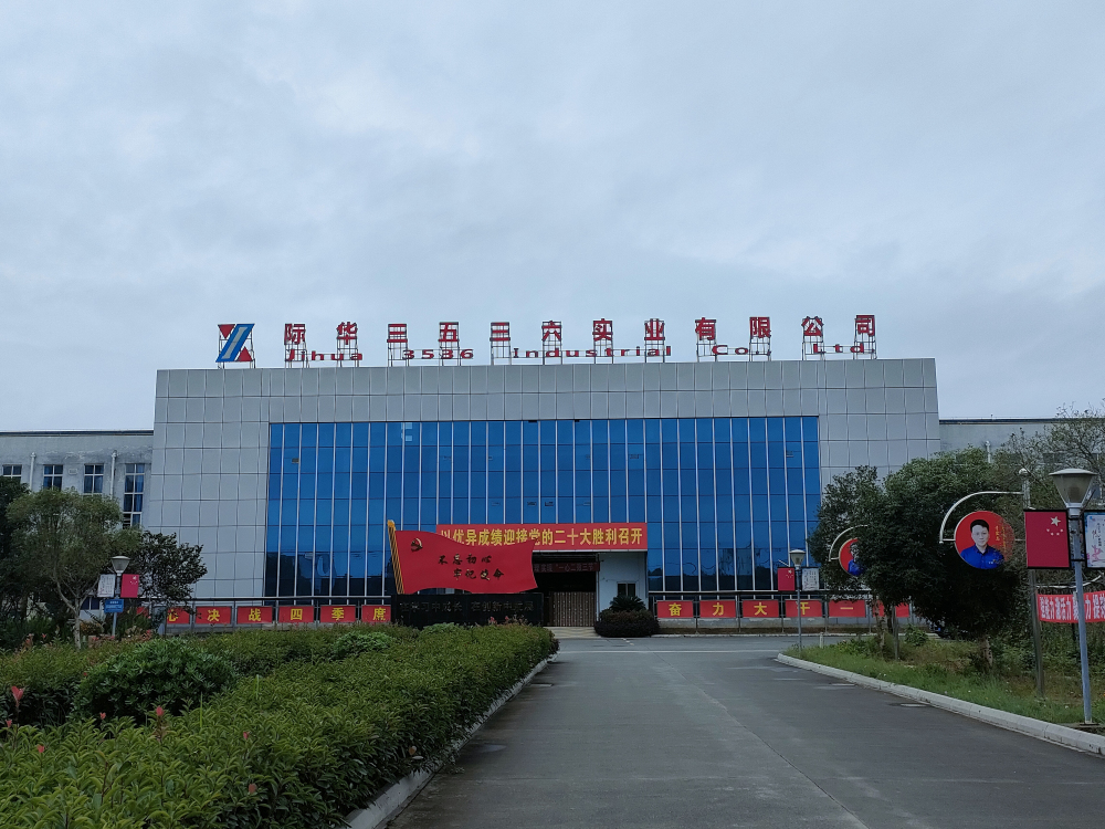 这样热火朝天的生产场景也出现在位于高新区的际华三五三六实业有限