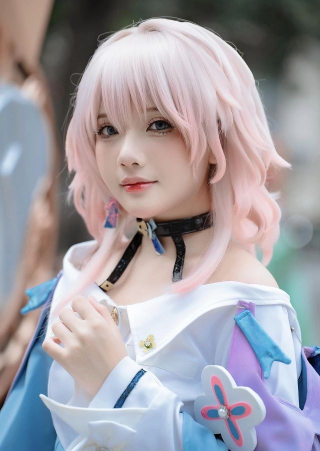 陈秋芳的三月七cosplay让粉丝们心动不已,因为太可爱了!