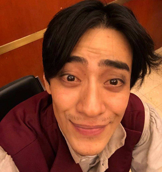 郑云龙晒视频报平安,神情憔悴脸颊消瘦,越来越像"光头强"