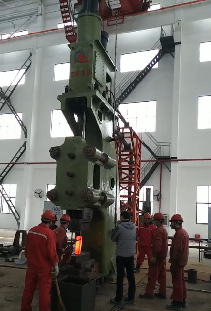 已经投产的3吨单臂全液压自由锻电液锤