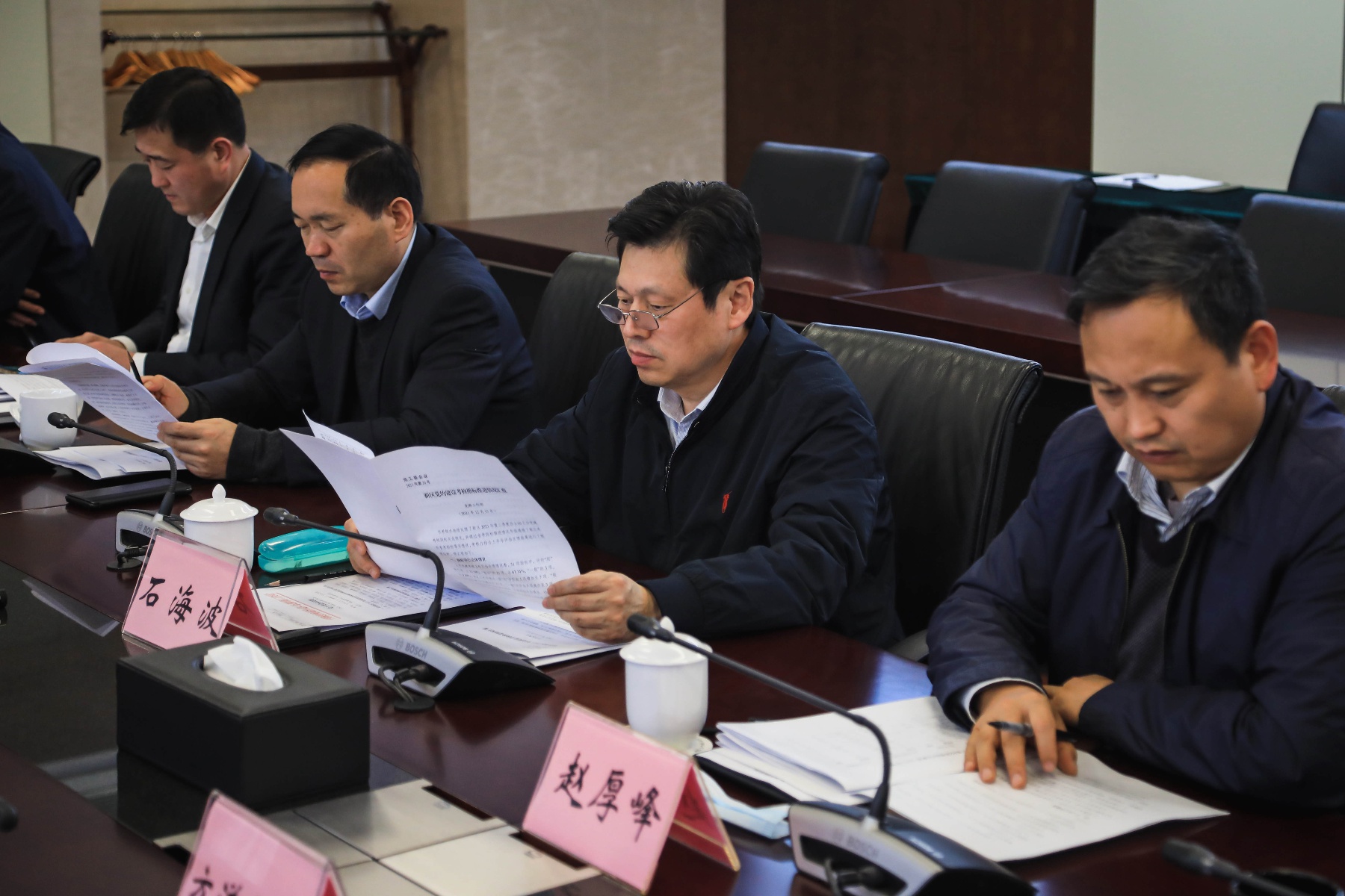 石海波主持召开2021年第26次党工委会议