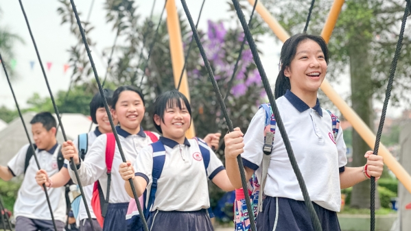在大自然中探索学习 玫瑰小学开展春季校外综合实践