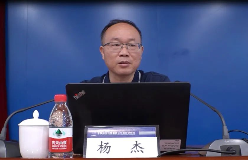 上午的授课环节分别由41所所长王健儒,43所所长杨杰,7414厂副厂长韩冬