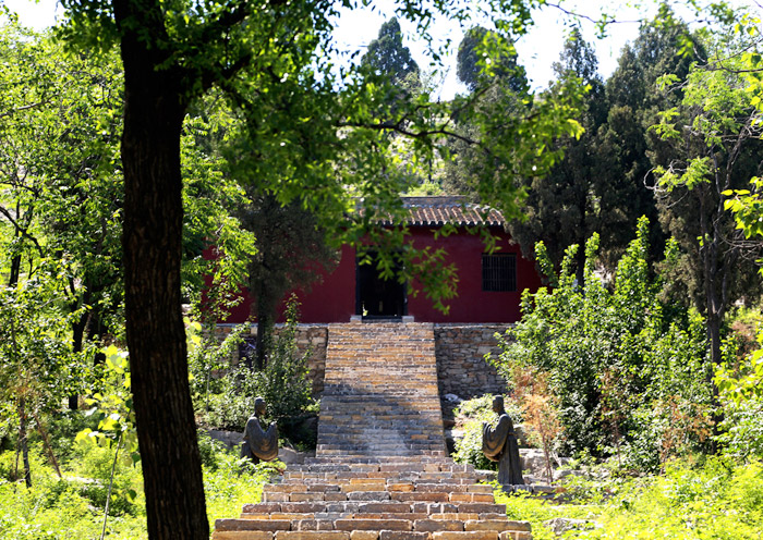 上九山古村位于山东省济宁市邹城市石墙镇,是国家4a级旅游景区,景区