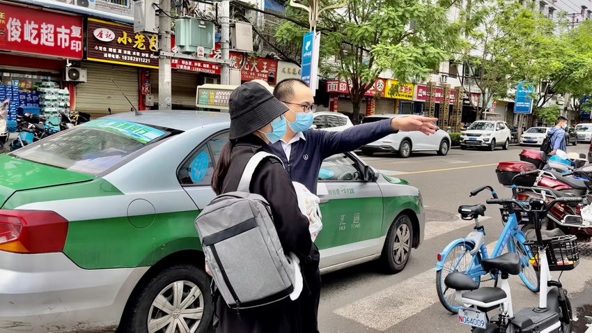 暢通群眾緊急就醫路!遂寧志願服務出租車溫暖